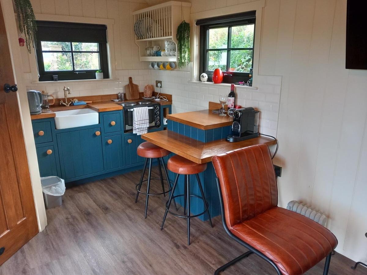 Delightful Shepherds Hut Westport Exterior foto